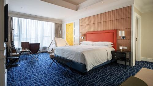 Deluxe Camping King Room with City View