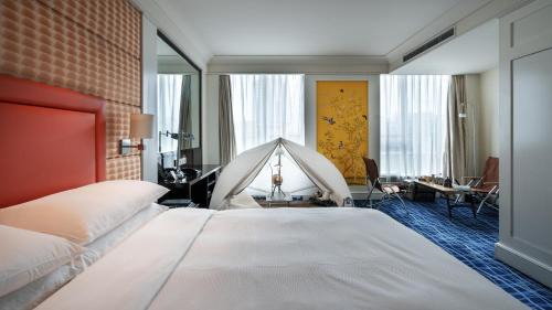 Premier Camping King Room with Executive Lounge Access