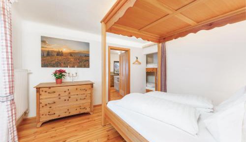 Apartment with Mountain View