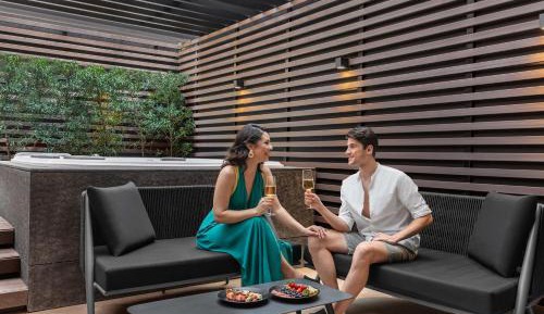 Larger Guest Room, 1 King, Outdoor Jetted Bathtub