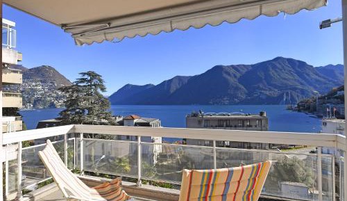 Apartment with Lake View