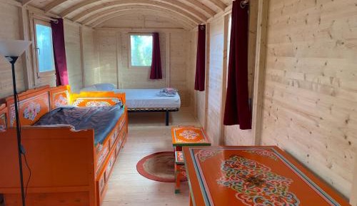 Roulotte ( 4 adults ) 