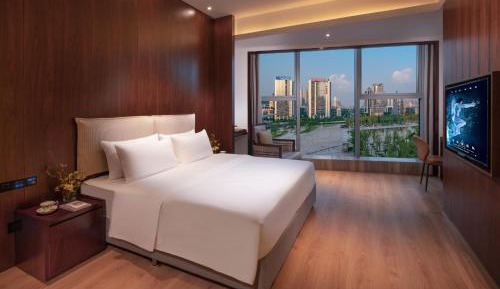 Deluxe Queen Room with View
