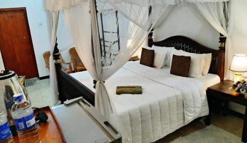 Queen Room with Balcony and Nature View - 2nd Floor