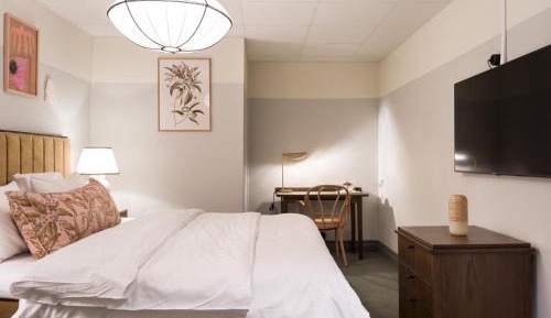 Superior King Room (Laminated Window)