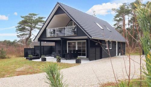 Three-Bedroom Holiday Home 