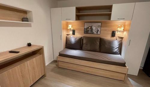 Studio with Balcony and Mountain View (Saturday)