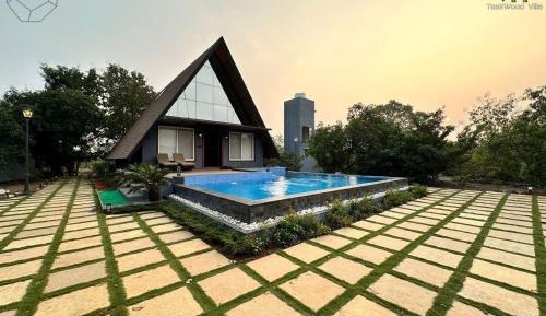 Villa with Garden View