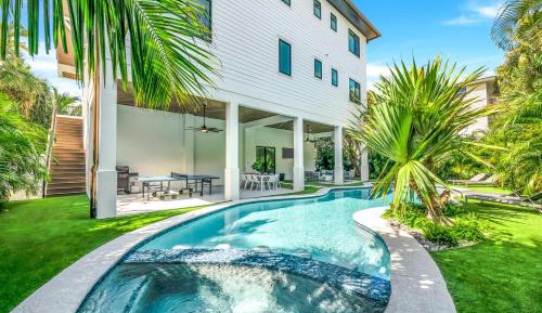 Nine-Bedroom Holiday Home