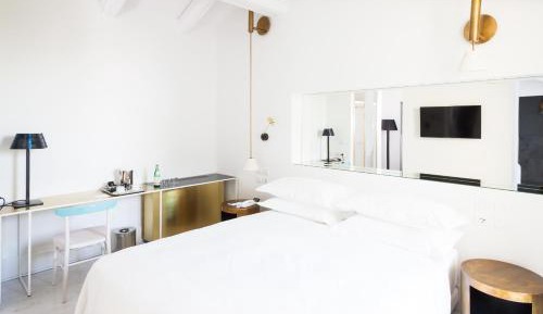 Junior Suite with Terrace and City view