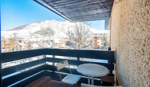 Studio with Mountain View