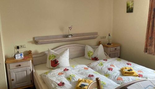 Deluxe Double Room (2 Adults + 1 Child)