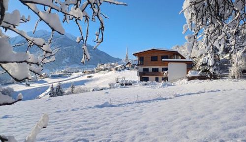 Apartment with Mountain View