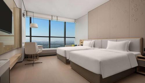 Deluxe Twin Room with Lake View - Non-Smoking