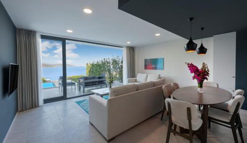 Family Villa with Garden Jacuzzi