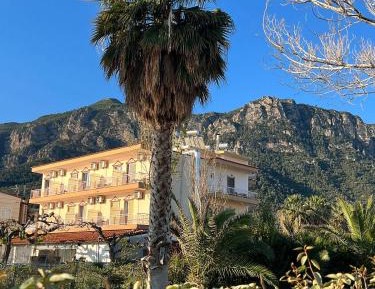 Double or Twin Room with Sea View