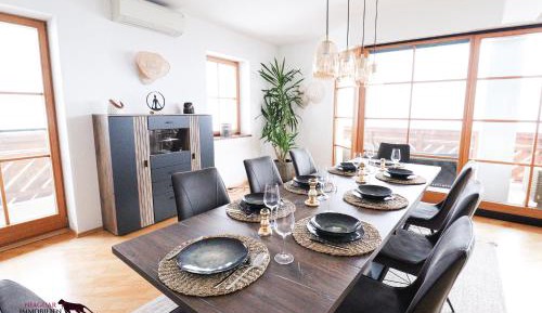 Apartment with Mountain View