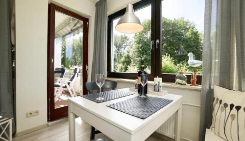 One-Bedroom Apartment with Shower