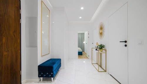 Three-Bedroom Apartment with Marina View