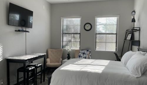 Standard Queen Room