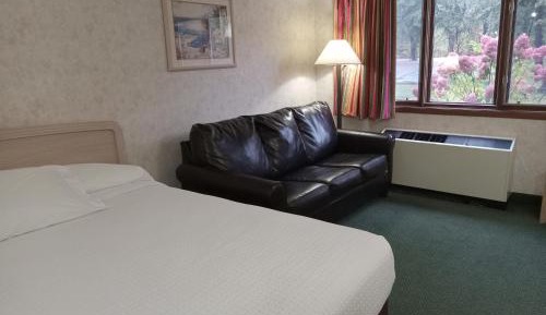 Deluxe King Suite