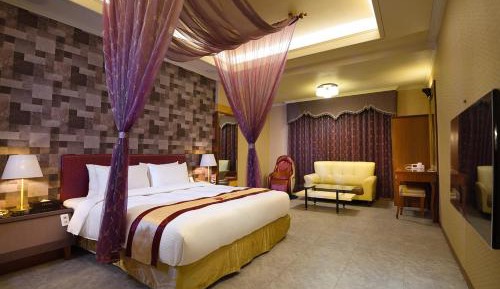 Queen Room with Spa Bath (Check-in after 18:00)