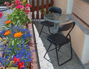 One-Bedroom Apartment with Balcony