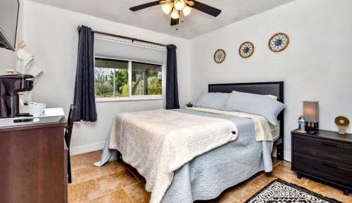 Queen Room with Shared Bathroom