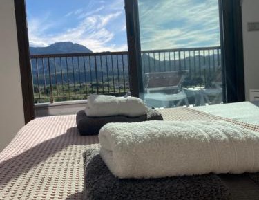 Apartment with Mountain View