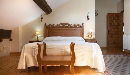Double or Twin Room with Private Bathroom