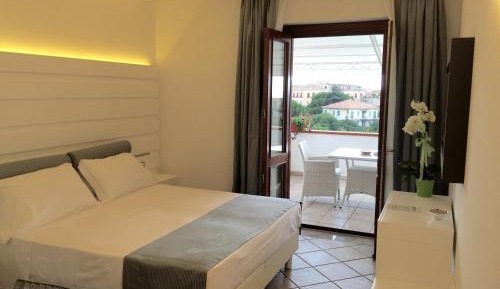 Double or Twin Room with Sea View