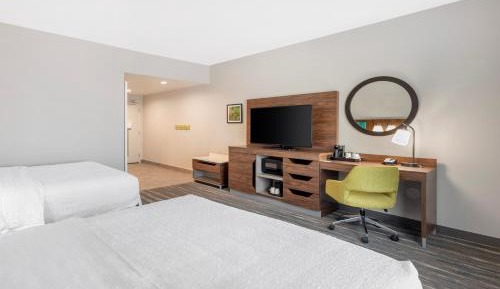 Queen Room with Two Queen Beds - Hearing Access