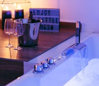 Queen Room with Spa Bath