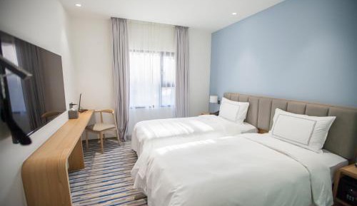 Tickets Package - Exquisite Twin Room with Window - no Bathtub