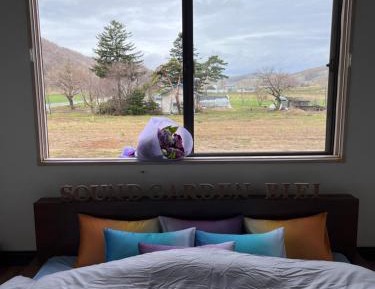 Queen Room with Garden View