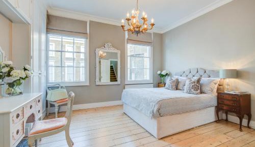 Three-Bedroom Deluxe Apartment