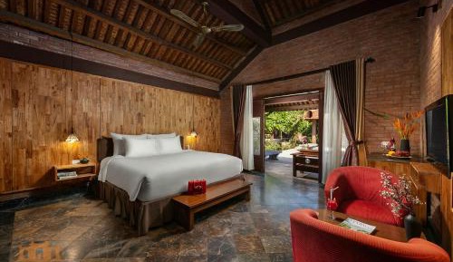 Bungalow with Garden View