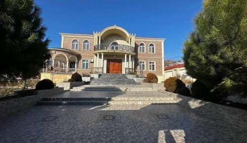 Villa with Garden View