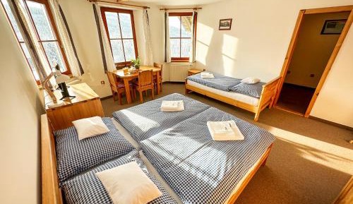 Apartment with Mountain View