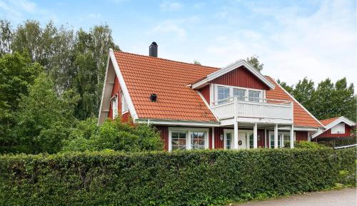 Four-Bedroom Holiday Home