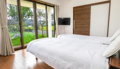 Standard Twin Room with Shared Bathroom