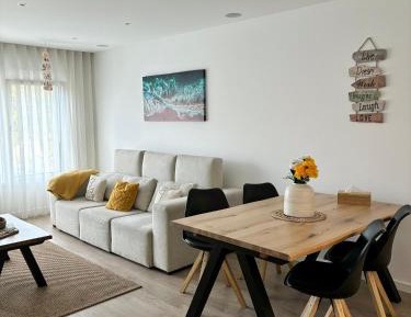 One-Bedroom Apartment plus Sofa Bed