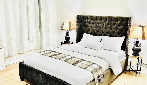 Deluxe Queen Room