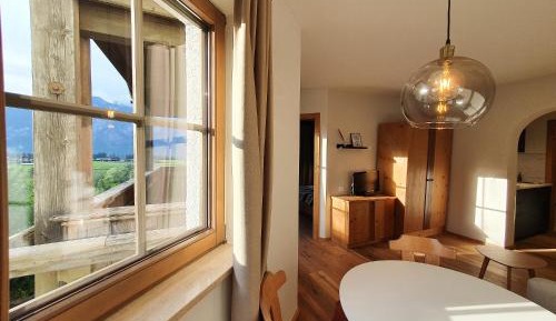 Apartment with Mountain View