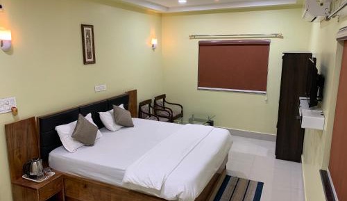 Deluxe Double Room (2 Adults + 1 Child)