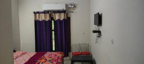 Deluxe Double Room (2 Adults + 1 Child)