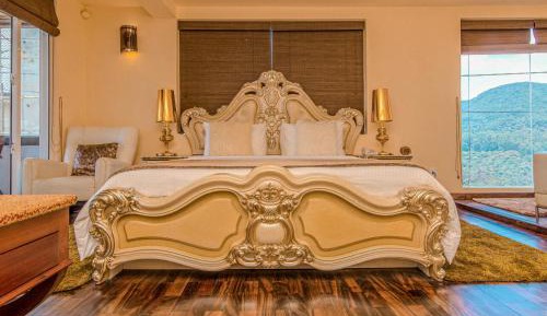 Suite with Lake View
