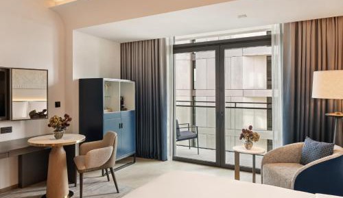 Deluxe Partial Canal View King - Complimentary Lagoon Access