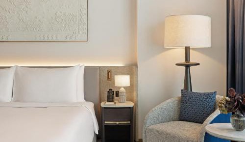 Deluxe Room King - Complimentary Lagoon Access