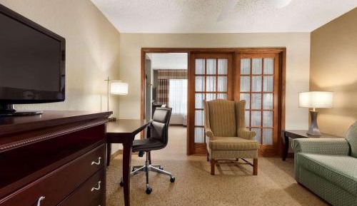One-Bedroom King Suite with Sofa Bed - Non-Smoking